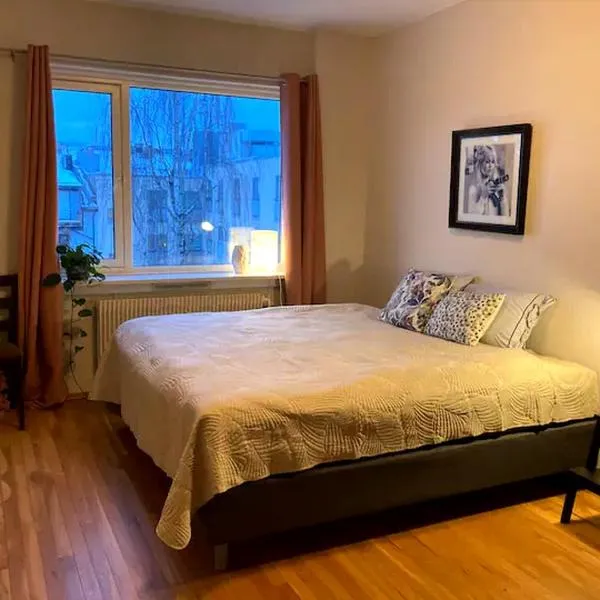 Spacious & cosy apartment - ideal location Majorstuen, Hotel in Oslo