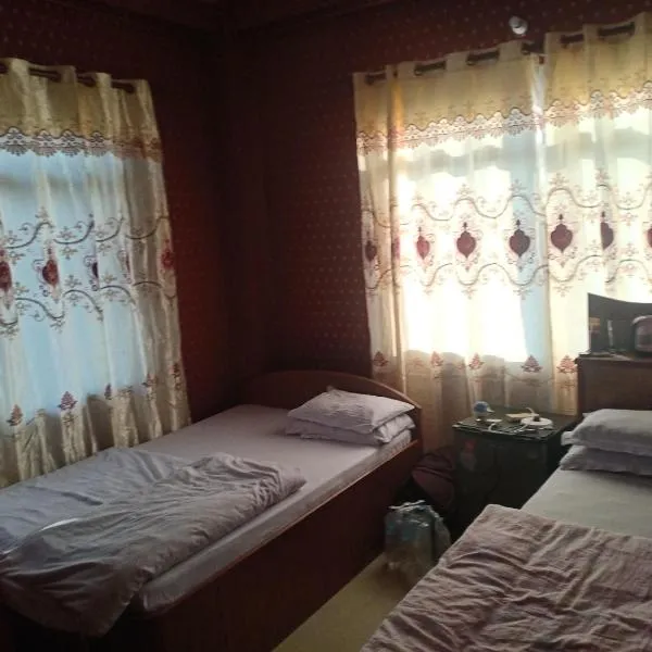 Jhapali Hotel and lodge、シマーラのホテル