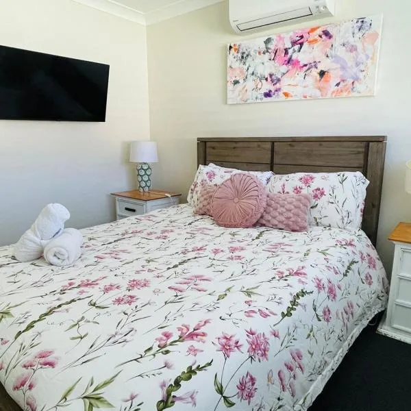 Worrigee 3BR/1BA Stay Heated Rooms Near Shops, hotel di Worragee