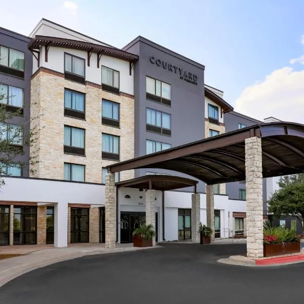Courtyard Austin Airport, хотел в Остин