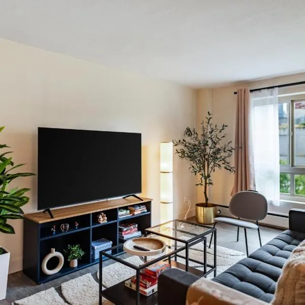 2 BR next to Convention Center in downtown Seattle, Great for World Cup Attendees!, hotel in Seattle