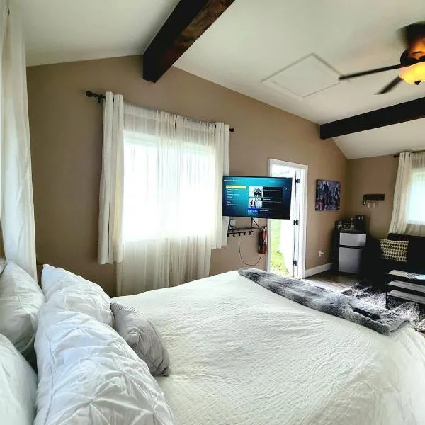 Romantic Rustic Luxury on 21-acre Private Ranch #5, hotel en Silt