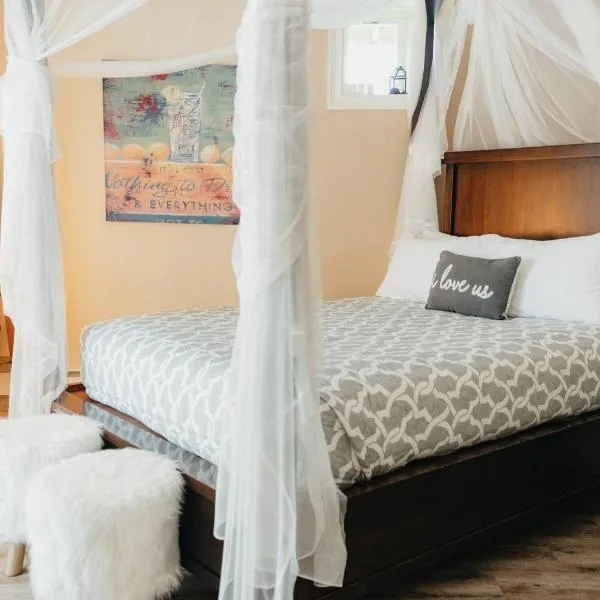 Romantic Rustic Luxury on 21-acre Private Ranch #2, hotel u gradu Silt