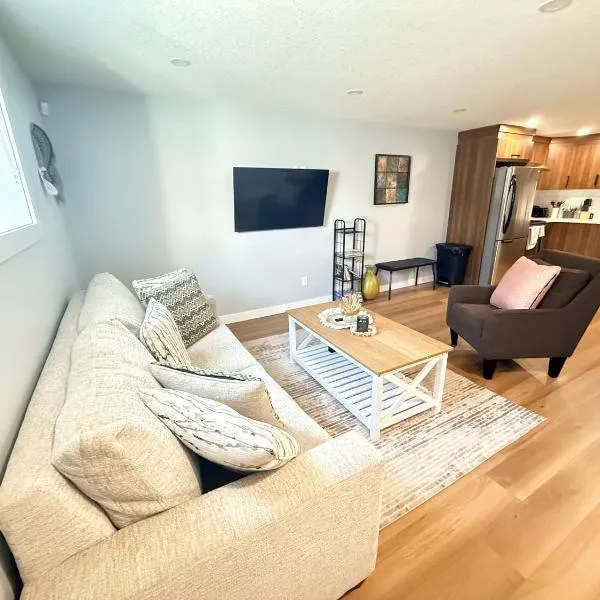 2 bedroom Cozy Secondary suite โรงแรมในคาลการี