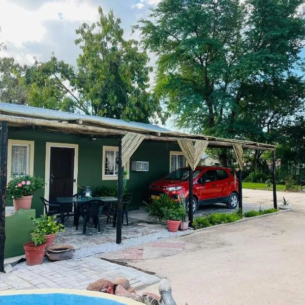 Ehalo Ndjoko which means small beginnings, hotel en Ondangwa
