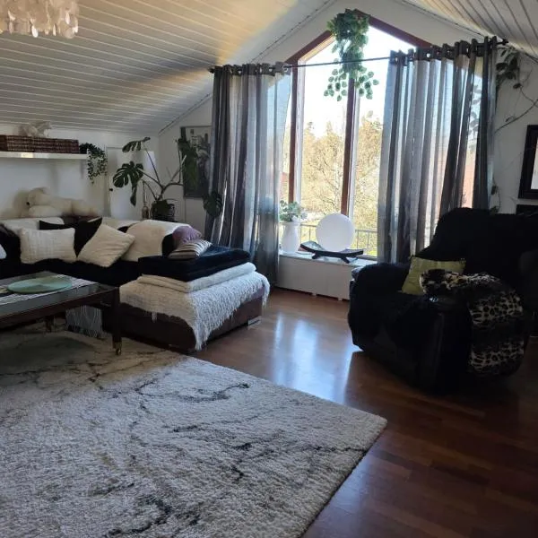 Studiolägenhet i villa, hotel en Huddinge