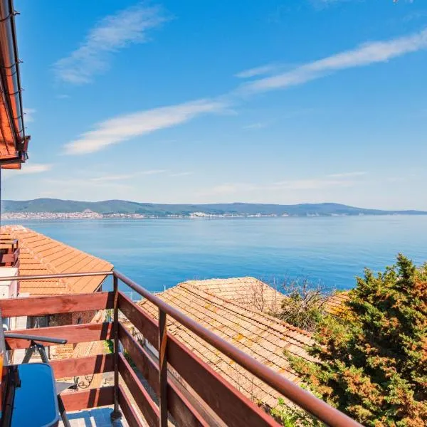 Royal Blue Apartments with Sea View in Old Nessebar, Hotel in Nessebar