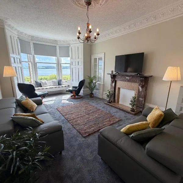 Prime Dundee West End 3BR Apartment, Stunning River Views, Sleeps 6, hotel u gradu Dandi