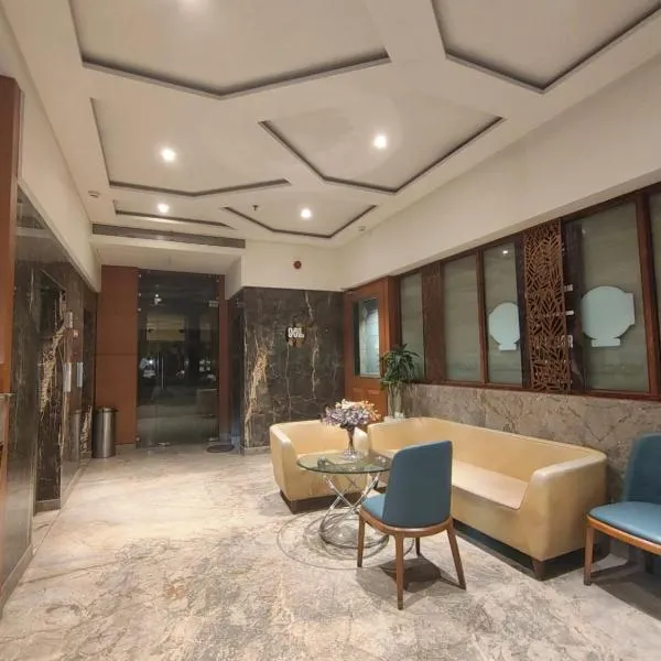 Shelter Suites - Formerly known as Fisco The Hub Link: Mumbai şehrinde bir otel