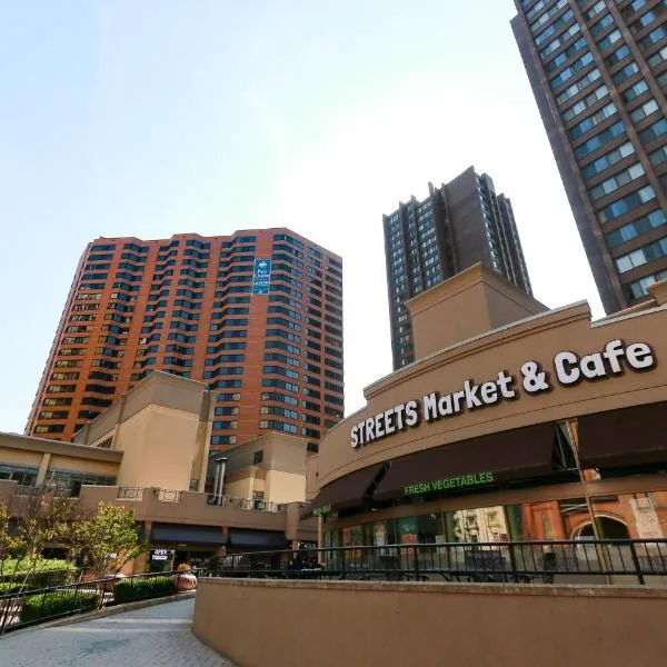 Convention Center apartments free indoor parking, hotel v destinaci Baltimore