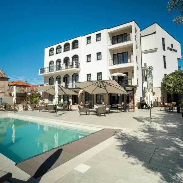 Ugljan में, होटल Hotel Stari Dvor