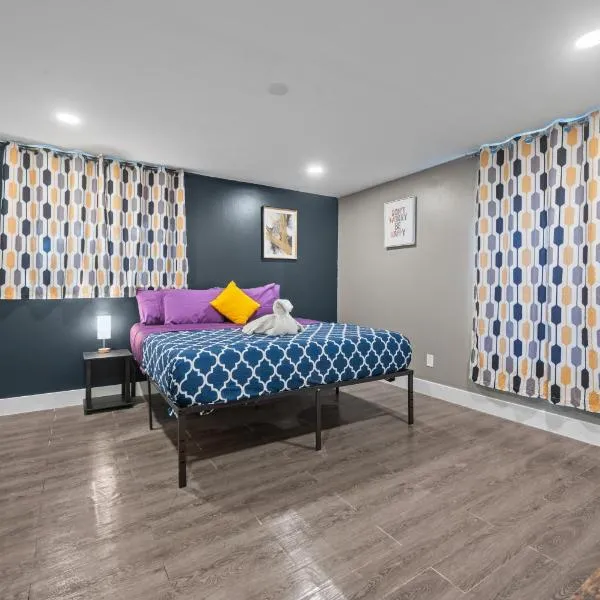 Chic Montrose Apartment with King Bed & Parking, hotel a Houston