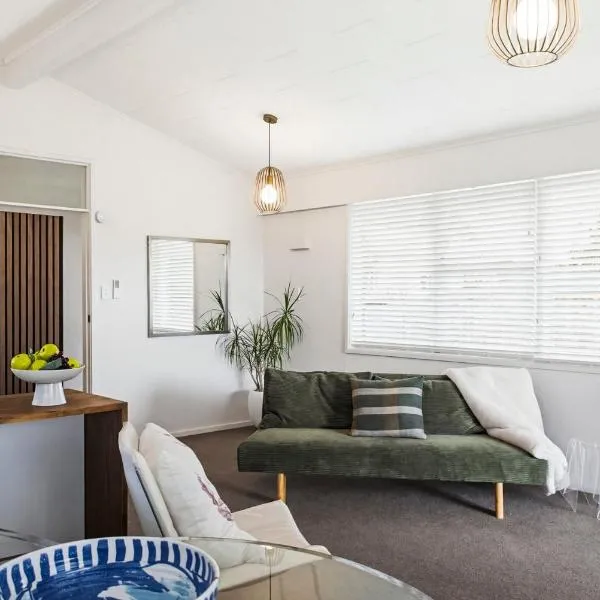 Unwind, relax stroll on the beach treat yourself – hotel w mieście Paraparaumu Beach