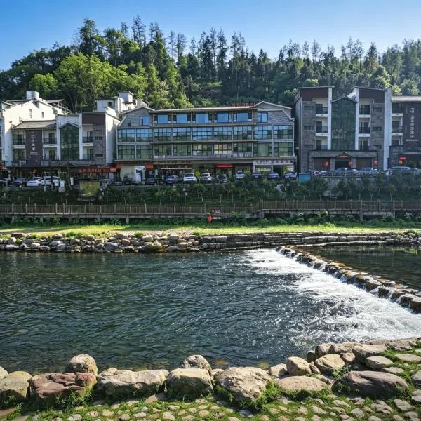 Zhangjiajie Boman Smart Hotel -10min to Forest Park East Gate & English Butler & Tour Tickets-Romantic Mtn View Room, hôtel à Zhangjiajie