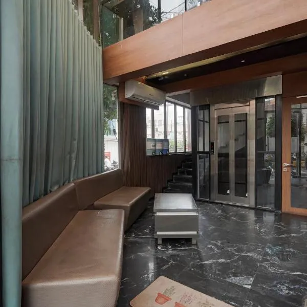 Hotel O The Faam, khách sạn ở Rajkot