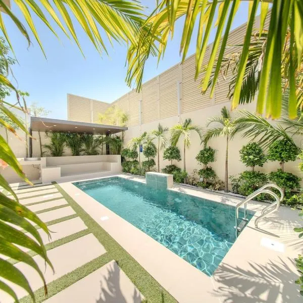 Private Pool Villa - 3BR - Maid room - BBQ - Garden, hotel v mestu Sharjah