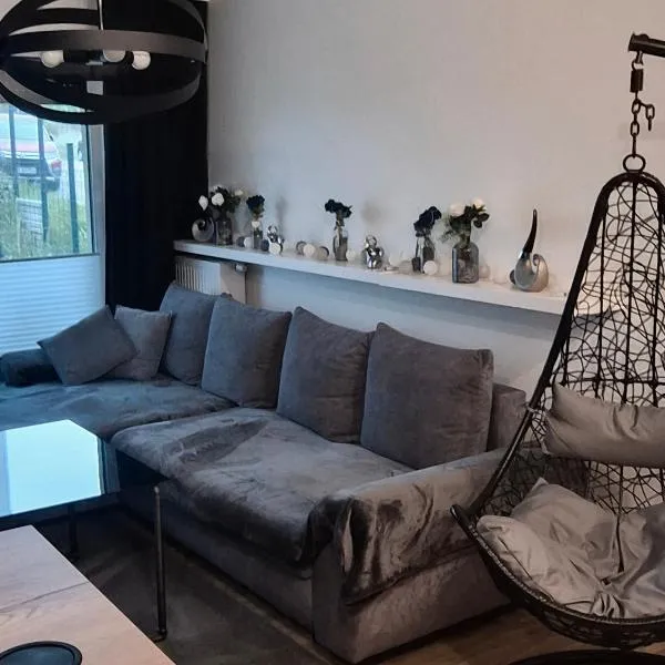 Apartament z ogródkiem wysoki standard Szczecin Centrum Północ, hotel v Štetíne