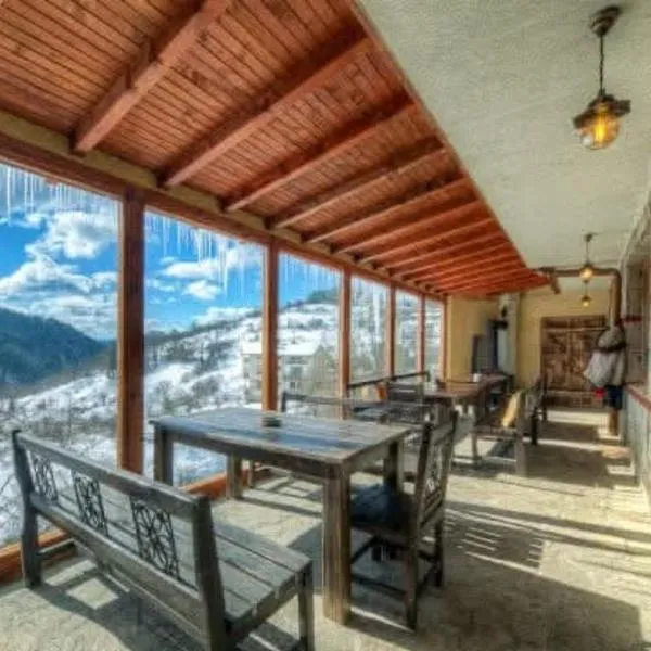 Rhodope House Momchil Yunak, hotel en Momchilovtsi