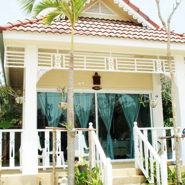 Prathana Garden Beach Resort, hotel in Hua Hin