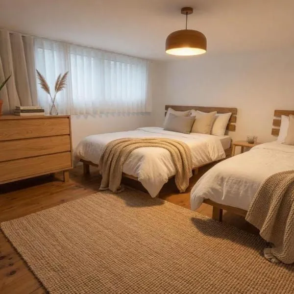 Margalit Luxury Beach Suite - Heated Pool, Jacuzzi, Sauna & BBQ, Hotel in Gesher HaZiw