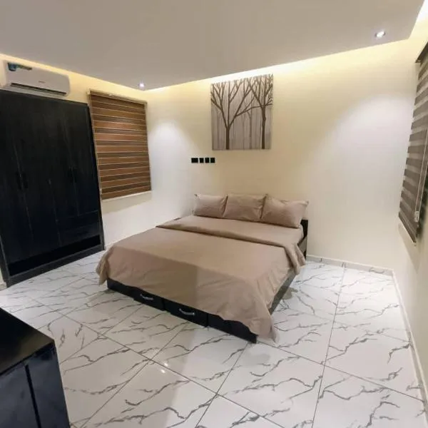 House 234, hotel 