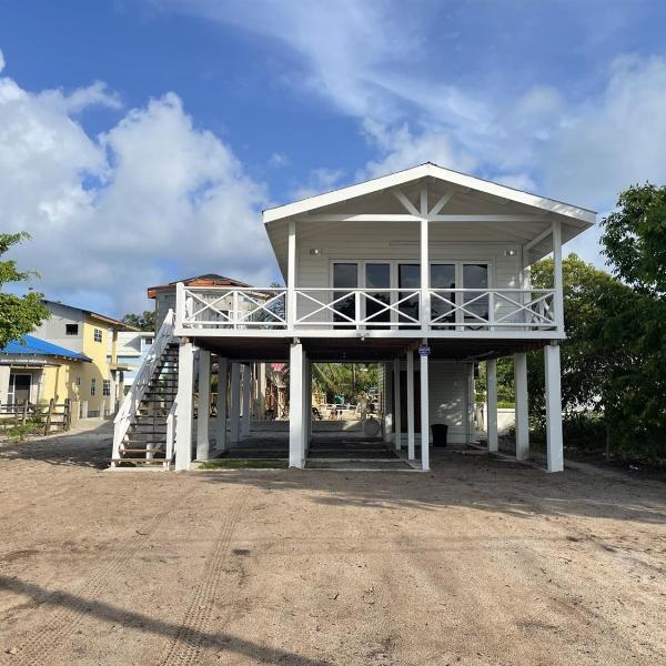Central Placencia Walk to Everything Beach Home, Placencia