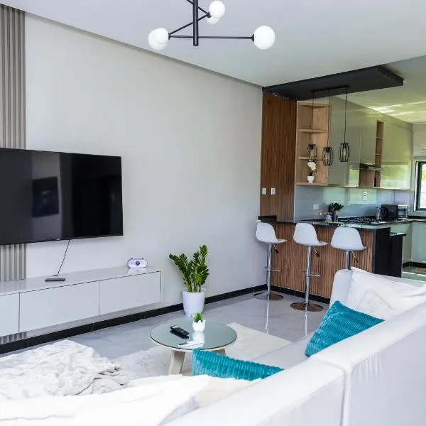 Luxury-1BR Near-Airport-Backup Power-Fast WI-FI, hotel v destinaci Lusaka