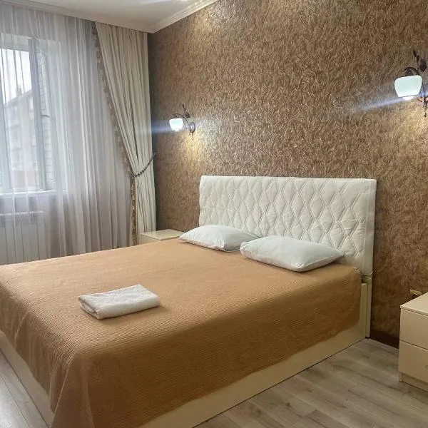 Большая 2х ком квартира, hotel a Oral