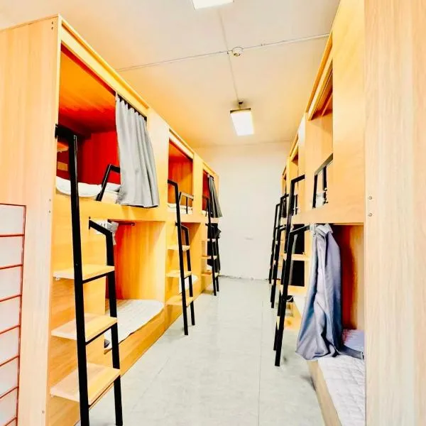 Kailash International Youth Hostel (Six-Star Street Branch), hotel v Yiningu