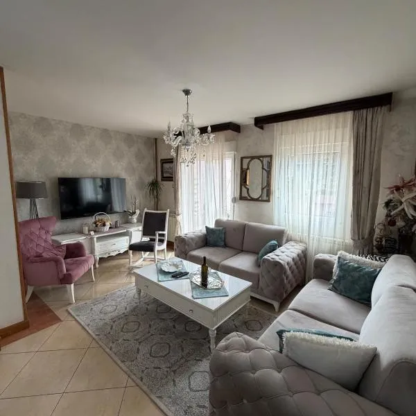 LuxHouseNiksic, hotel v destinaci Nikšič