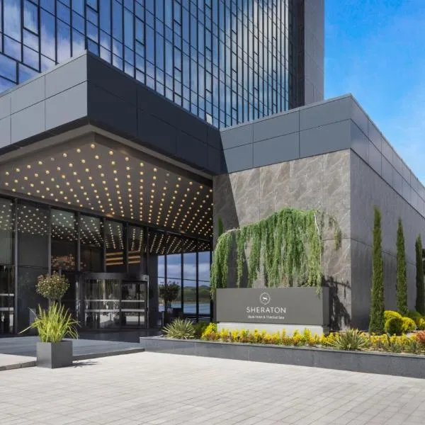 Usak में, होटल Sheraton Uşak Hotel & Thermal Spa