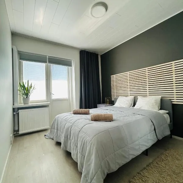 Lovely two-room condo with balcony near bus- and railwaystation，圖爾庫的飯店