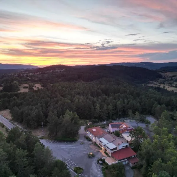 Hotel Finida, готель у місті Obrov