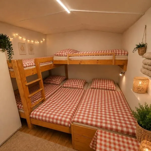 Chatka Rúbaň "zážitkové ubytovanie" v lese na samote, hotel in Slovany