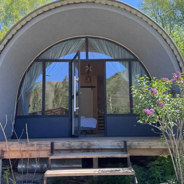 Swallow, hotell i Karakol