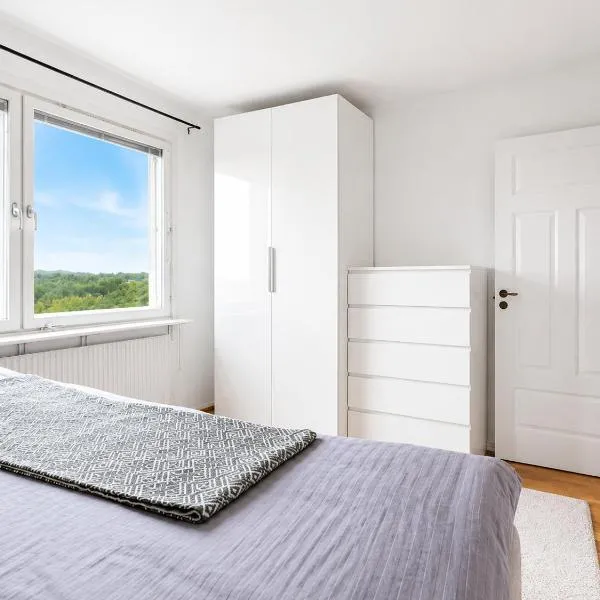Room in apartment with shared facilities, hotelli Tukholmassa