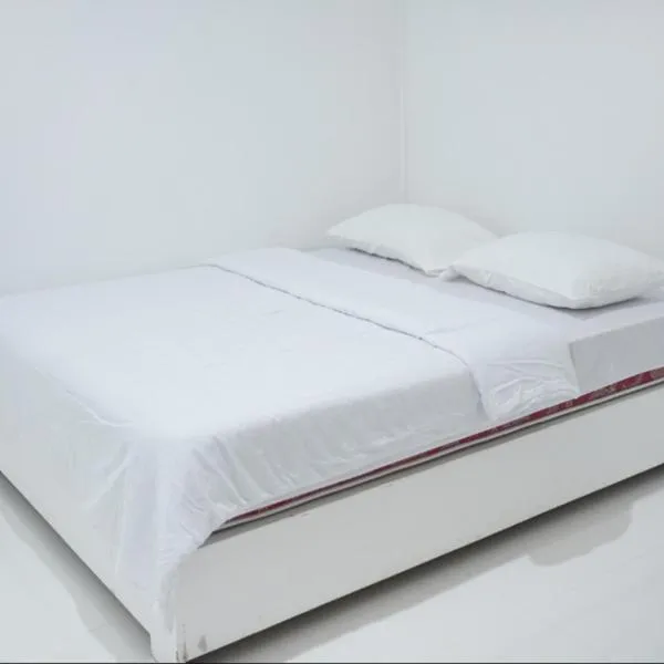Getrudis Sita Guesthouse - 5 Min Walk to Airport, hôtel à Labuan Bajo