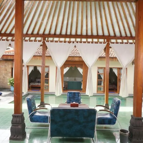 Villa Joglo Kawung - City Centre Paradise with Pool, hotel in Yogyakarta