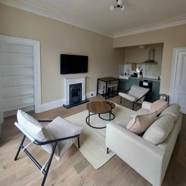 Modern Flat - Main St, Campbeltown, hotel v mestu Campbeltown
