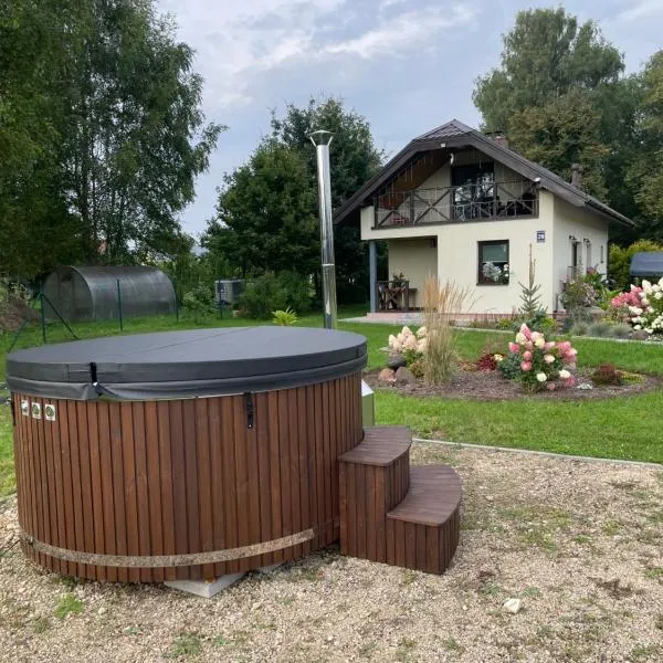 Laukakmeņu oāze - holiday house with sauna and hot tub、Tīnūžiのホテル