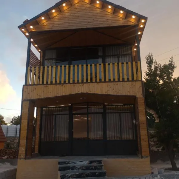 اكواخ السوسنة السوداء, hotel em Ajloun