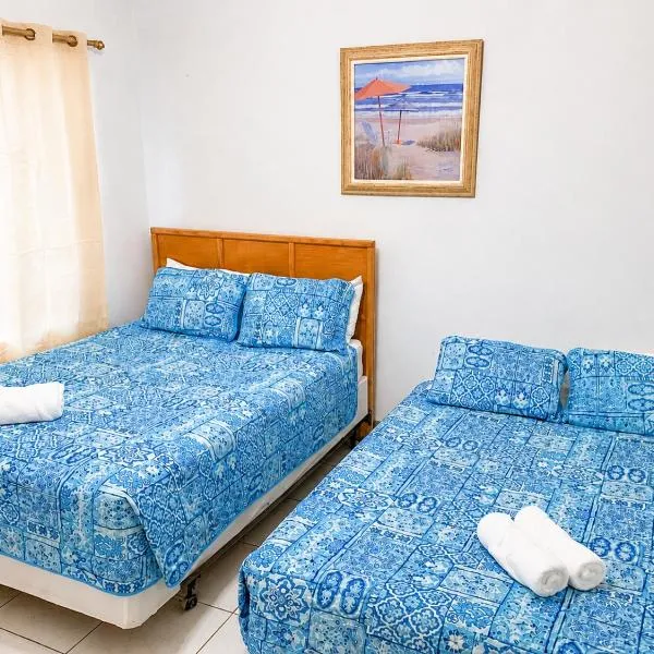 SUITE 1, BLUE PAVILION - Steps to BEACH - NEW AC, hotel en West Bay