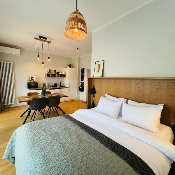 Nice Albatross apartment with a balcony by the sea, hotel u gradu Ķesterciems