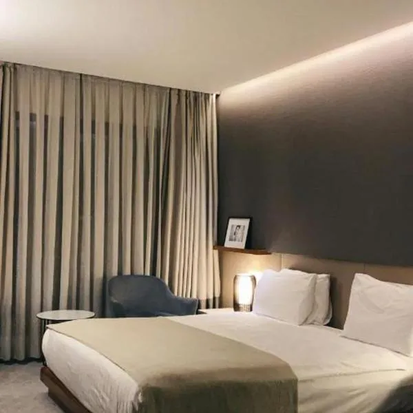 Velvet Crown Airport Stay Hotel Near Terminal 3 Delhi Airport With - Free Airport Pickup, hotel u New Delhiju