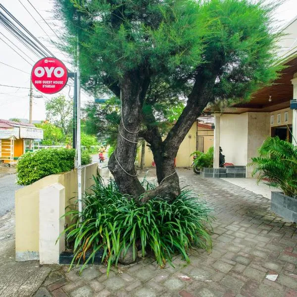 Capital O 90643 Suri Guest House Syariah, ξενοδοχείο στην Παντάνγκ