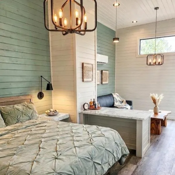 TH24 Midnight Moon Tiny Home - 15 min to Sedona, hotel u gradu 'Cottonwood'
