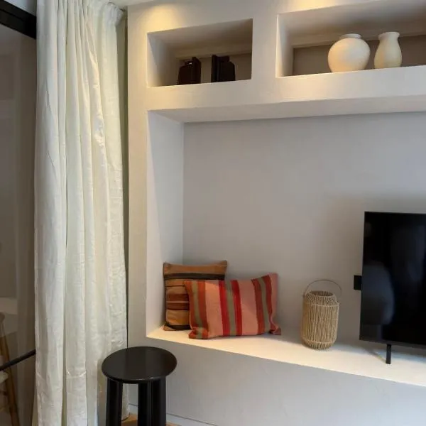 Luxury Boutique Apartment for 5 with Private Garden, Perfectly Located between Gent Sint-Pieters Station and the City Centre, hôtel à Gand