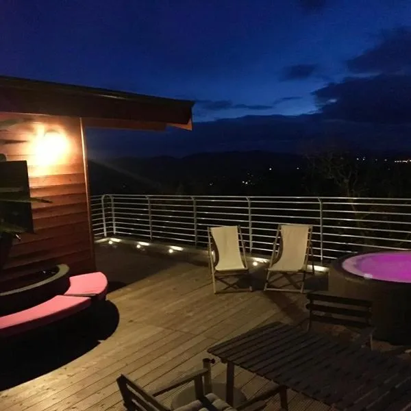 Suite Nid d'Amour et Spa privatif、ヴォギュエのホテル