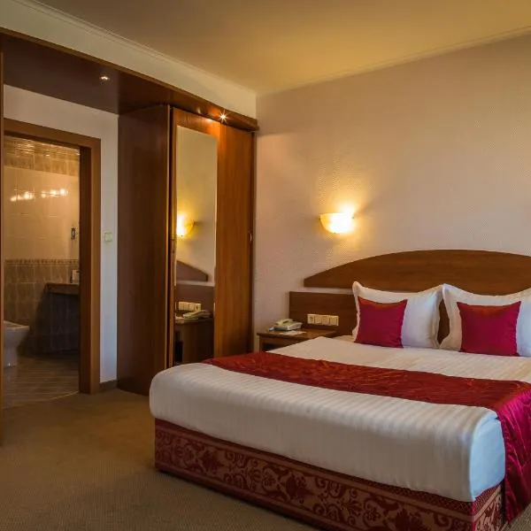 Hotel Sevlievo Plaza、セヴリエヴォのホテル