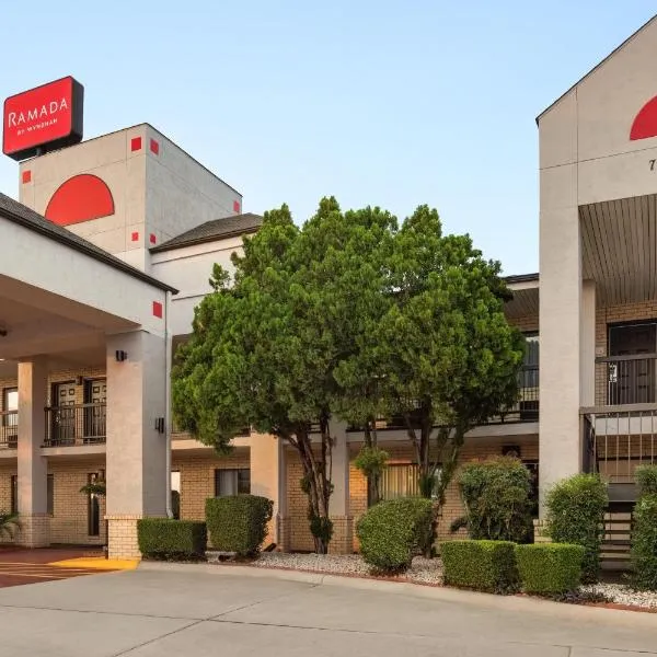 Ramada by Wyndham San Antonio Near SeaWorld - Lackland AFB, hotel em San Antonio